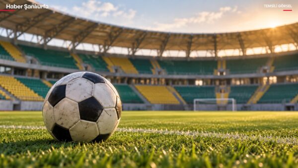 Futbol topu ve sarı yeşil tribünleri gösteren temsili görsel